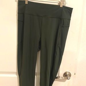 Pretty green activewear with side pocket